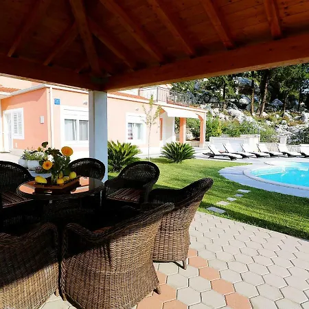 Beautiful In With Private Pool 빌라 *