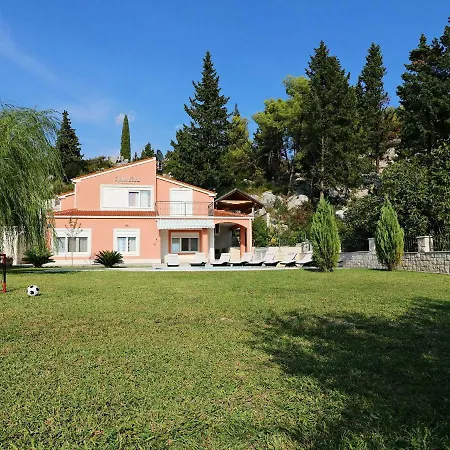 Beautiful In With Private Pool